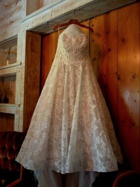Maggie Sottero Lace A-Line Wedding Dress in Ivory